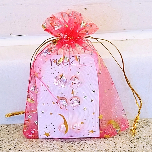 RUE 21 THREE PAIR SPARKLING CLASSIC GLASS & FAUX PEARL STUD EARRINGS - Picture 4 of 4